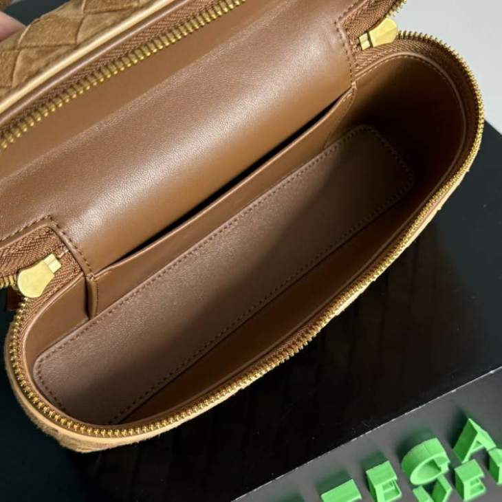 Picture of Bottega Veneta Handbags _SKUfw214921795fw
